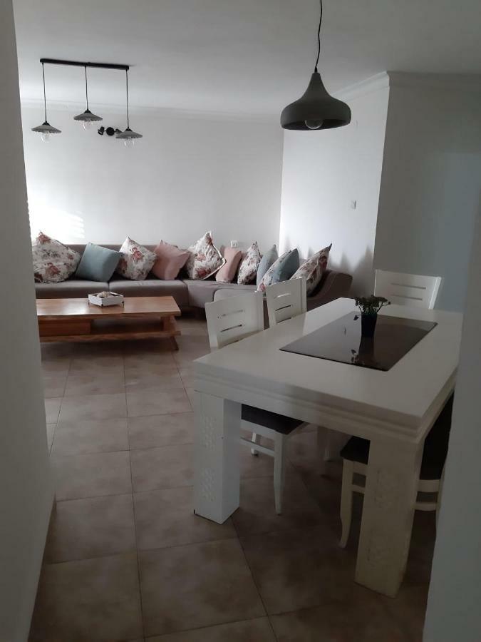 Spacious Apt. W/ Seaview, Fireplace & Netflix アッコ エクステリア 写真